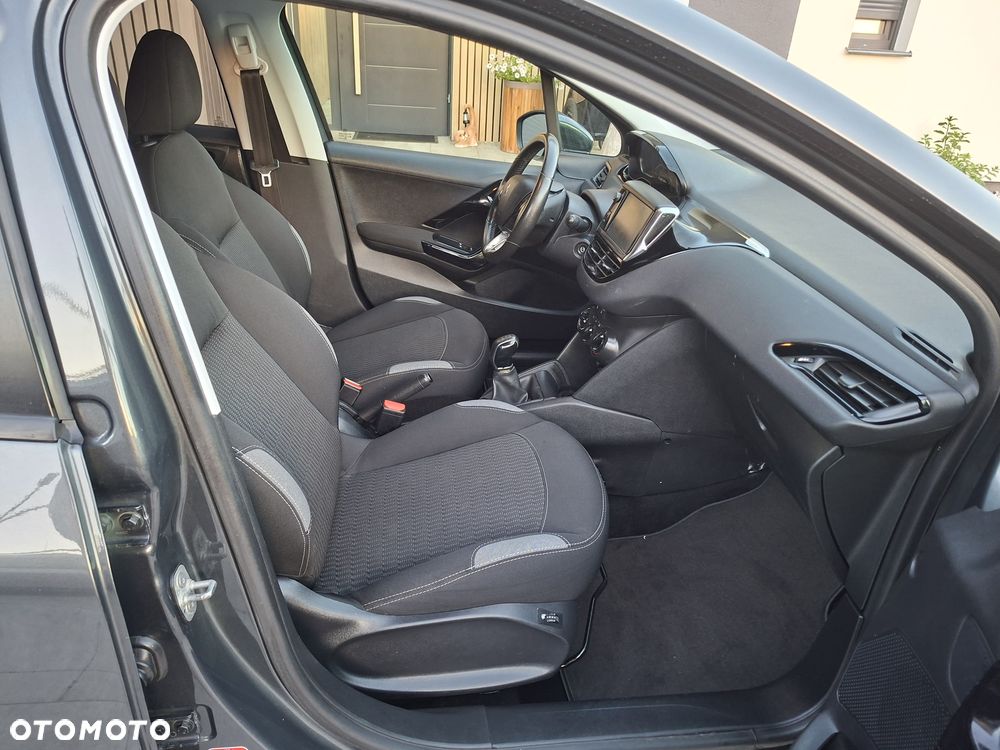 Peugeot 208 - 9