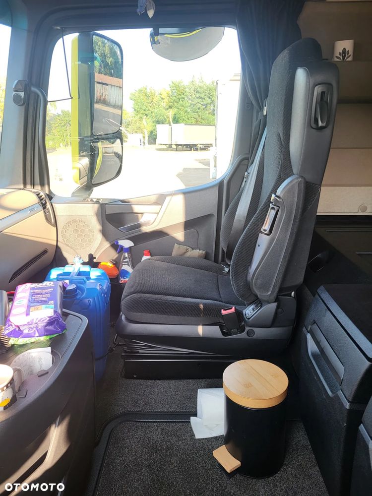 Mercedes-Benz Actros - 8