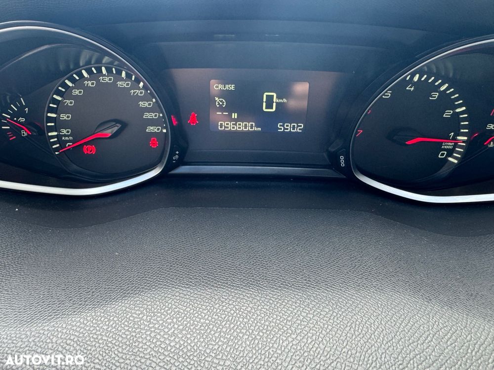 Peugeot 308 1.2 L PureTech Turbo Allure - 18