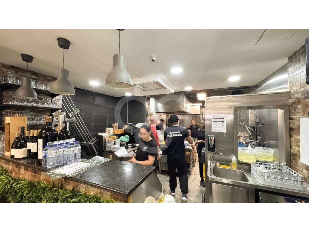 Restaurante a funcionar totalmente equipado na rua Gomes Freire Lisboa - Grande imagem: 2/17