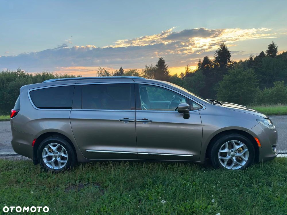 Chrysler Pacifica - 9