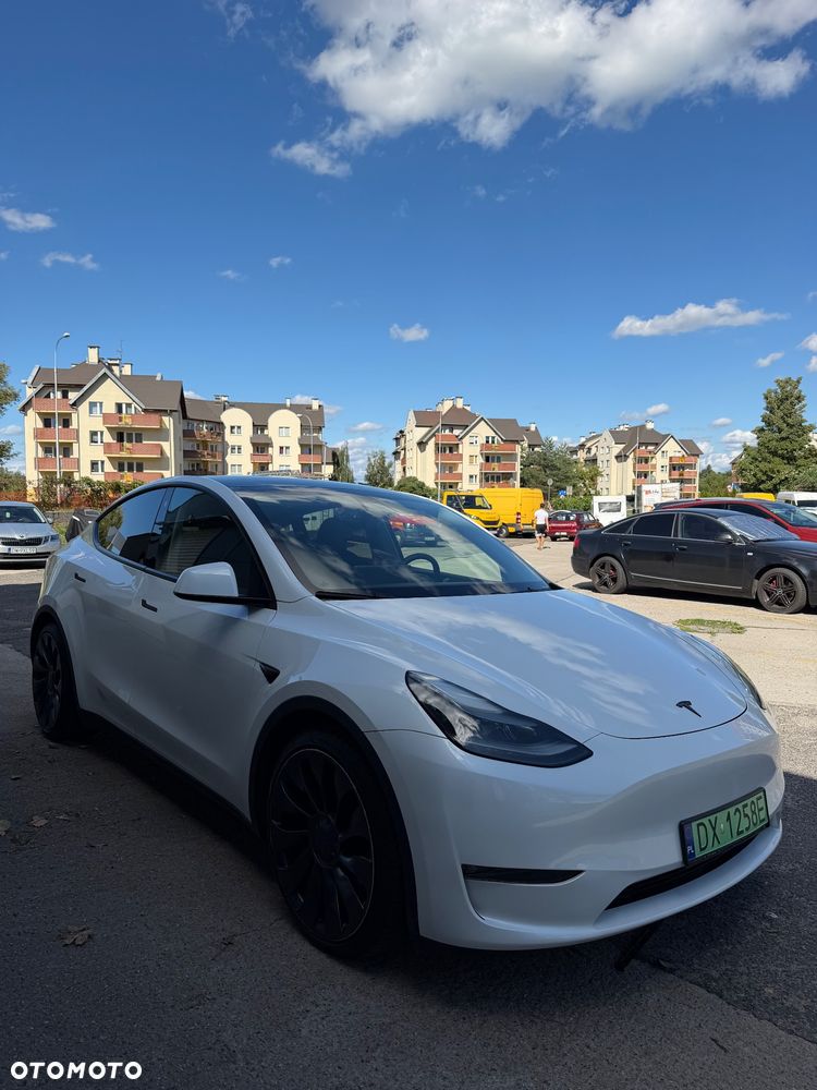 Tesla Model Y Performance AWD - 4