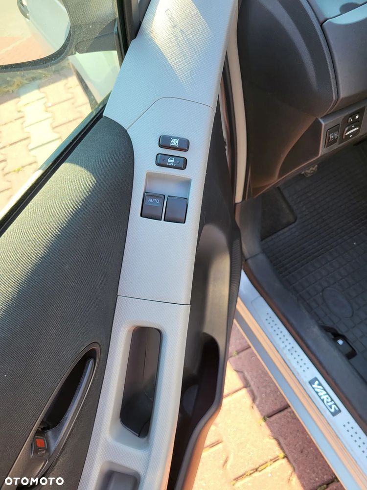 Toyota Yaris 1.3 Luna A/C - 11