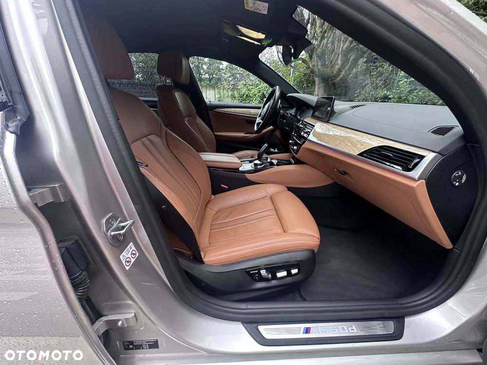 BMW Seria 5 M550d xDrive - 17