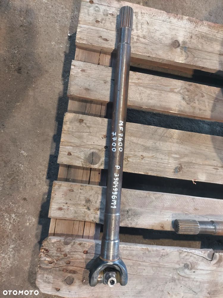 Półoś napęd przód prawa 3904996M1 704mm Massey Ferguson 7600 7700
