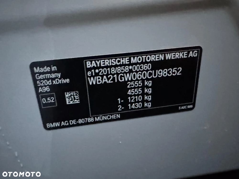 BMW Seria 5 520d xDrive Touring - 36