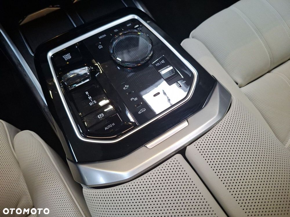 BMW Seria 7 - 16