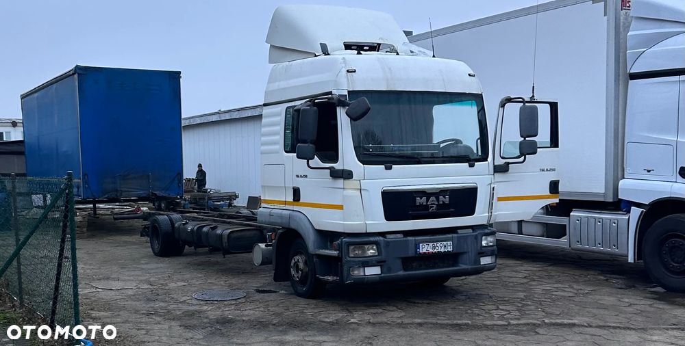 TGL 12 Rama Kabina Skrzynia Biegów Bez Silnika - 9