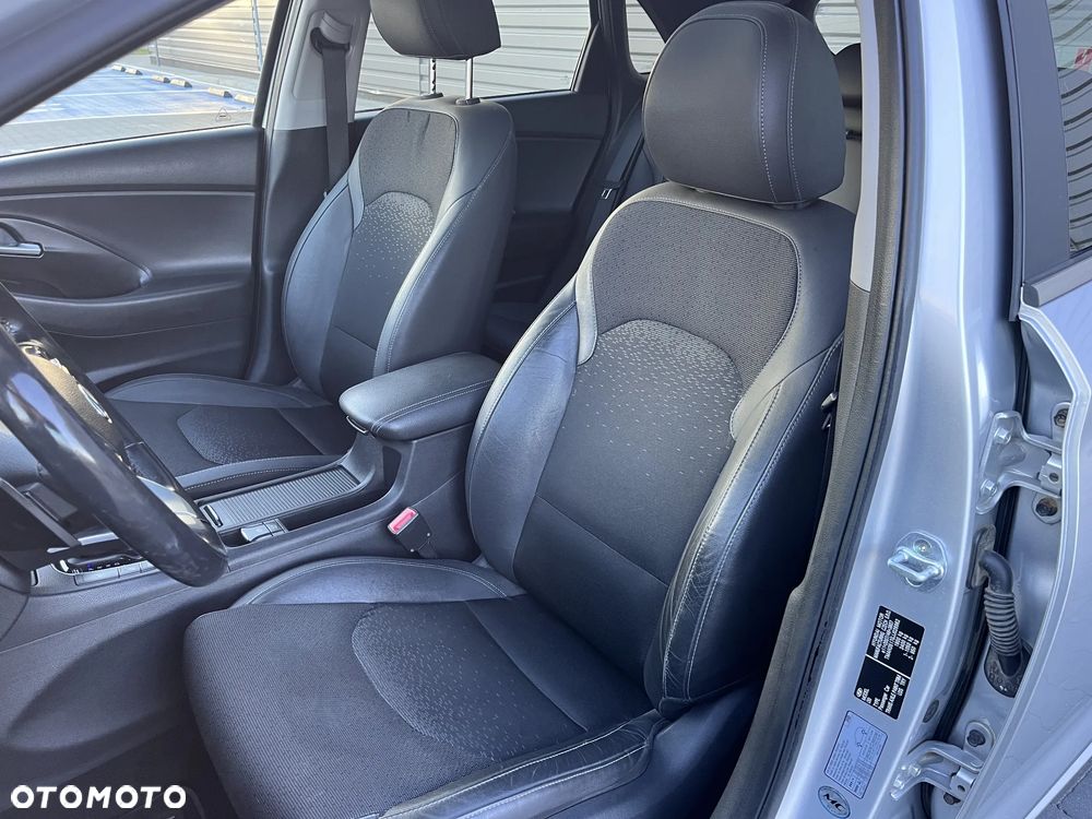 Hyundai i30 1.6 D Premiere Luxury DCT - 16