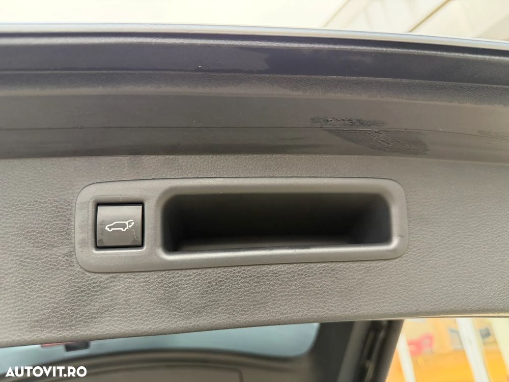 Toyota Highlander 2.5 L Hybrid Dynamic Force 248CP Exclusive Metallic - 9