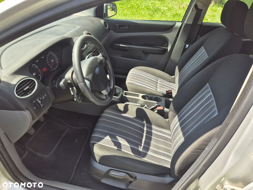 Ford Focus 1.6 Trend - 8