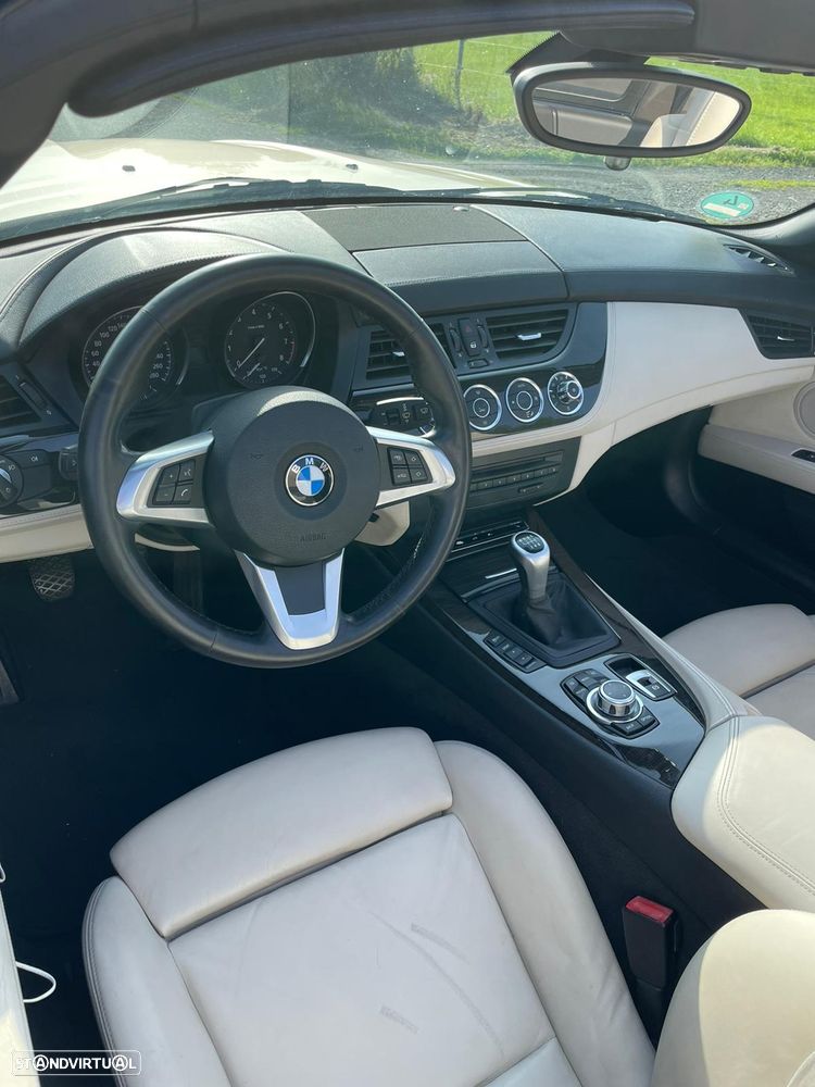 BMW Z4 sDrive30i - 11