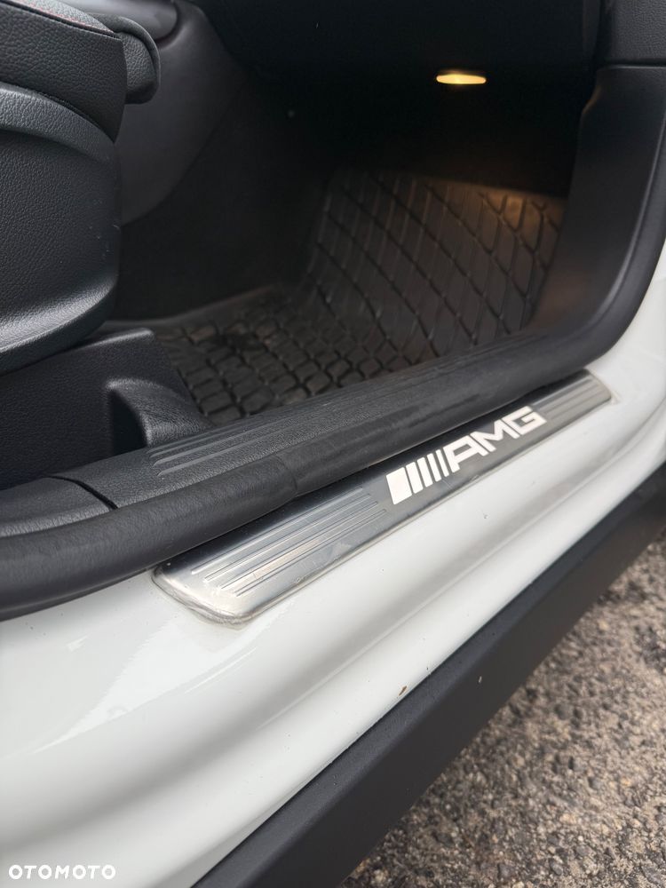 Mercedes-Benz GLA - 15