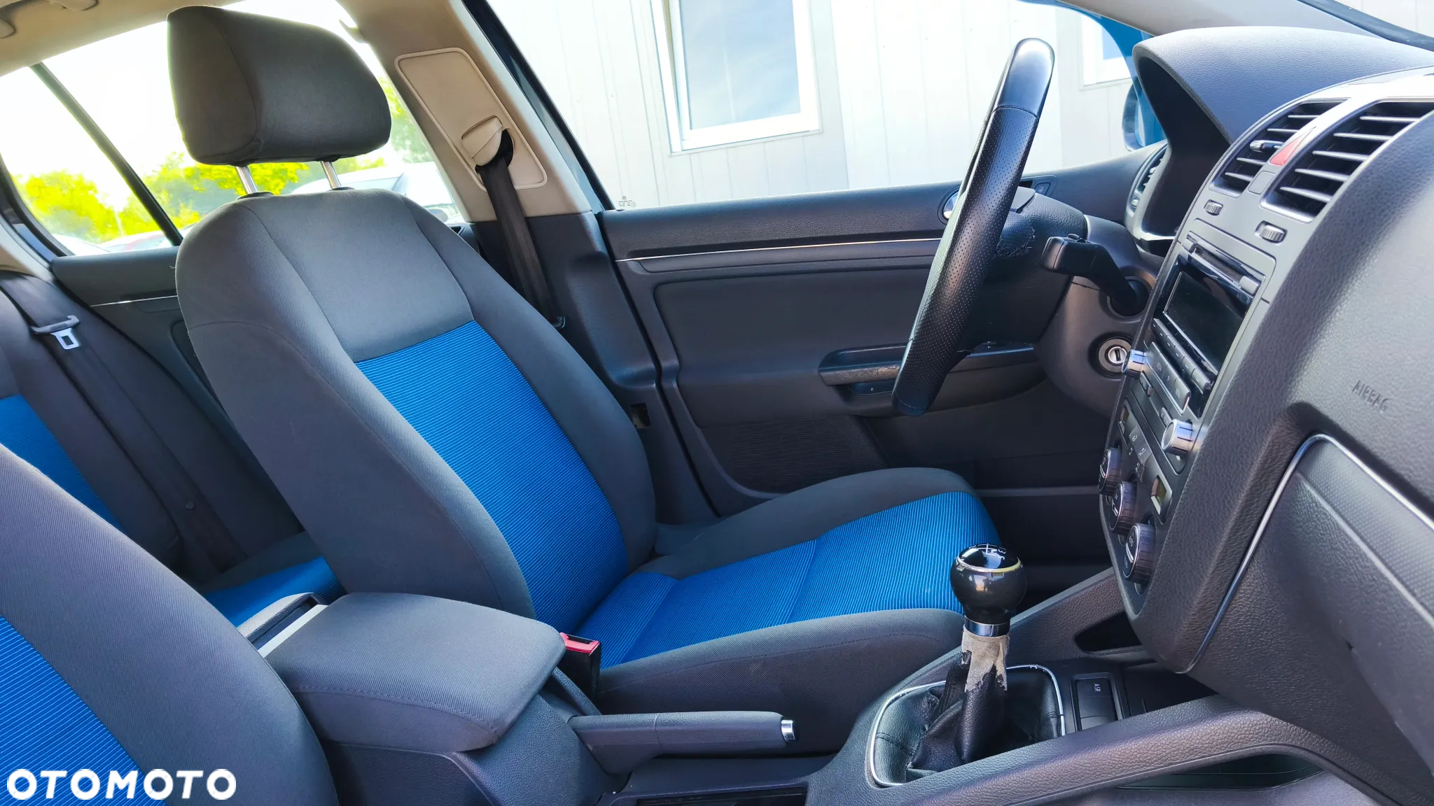 Volkswagen Golf - 24