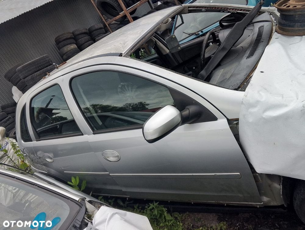 Opel Corsa C (02-06r.) 1.4 B 89KM. Silnik Z14XEP Skrzynia F13 lakier 2AU. Cały na części. GWARANCJA !!!  Przód Tył Zestaw Komplet Drzwi Klapa Zderzak Błotnik Maska Grill Atrapa Szyba Pas Lampa Lusterko Boczki Fotel Kanapa Kokpit Deska Rozdzielcza Przełącznik Włącznik Sterownik Przewody Wiązka Instalacja Moduł Komputer Czujnik Listwa Pompa Alternator Wtryski Głowica Rozrusznik Kompresor Sprzęgło Dwumas Silnik Skrzynia ABS Klimatyzacji Paliwa Wspomagania Kolektor Turbina Przepustnica Zawór Chłodnica Koło Hak Belka Sanki Zawieszenie Mcpherson Półoś Amortyzator Wydech Tłumik Zacisk Most - 4