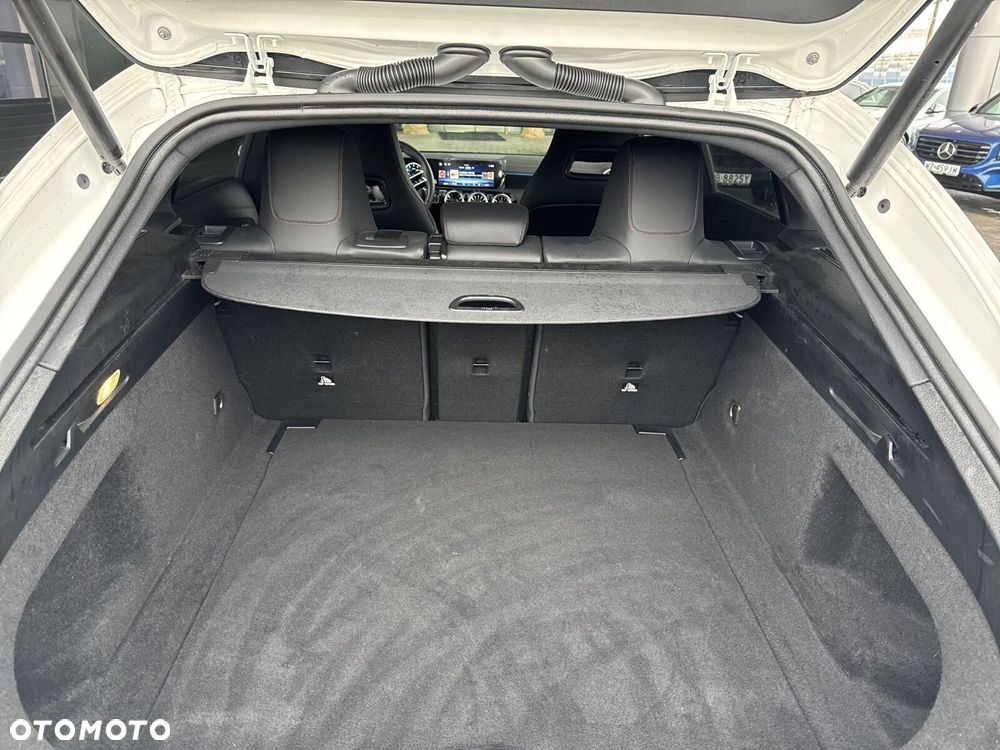 Mercedes-Benz CLA - 12