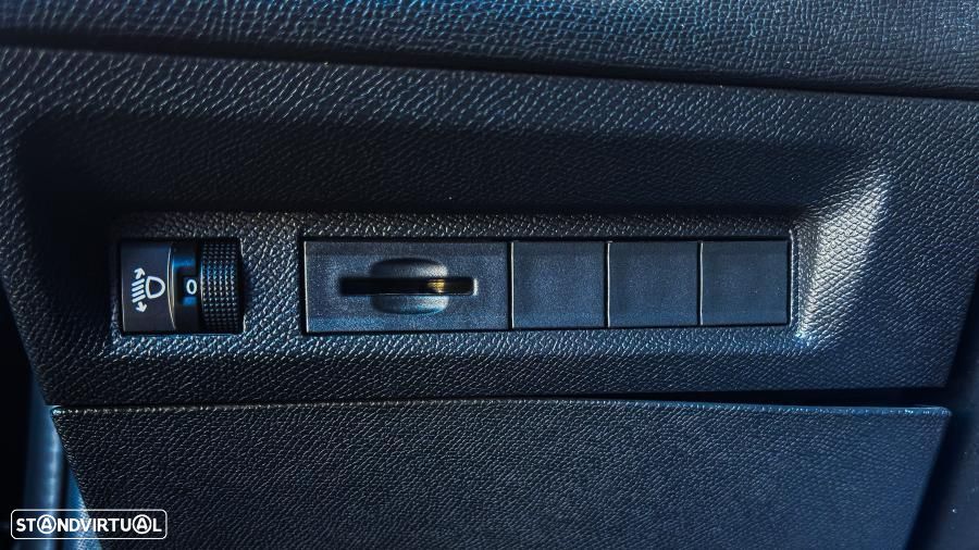 Peugeot 308 SW 1.5 BlueHDi Allure Pack EAT8 - 26