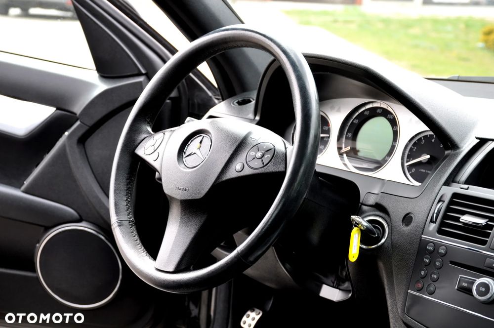 Mercedes-Benz Klasa C 300 7G-TRONIC SPORT EDITION - 36