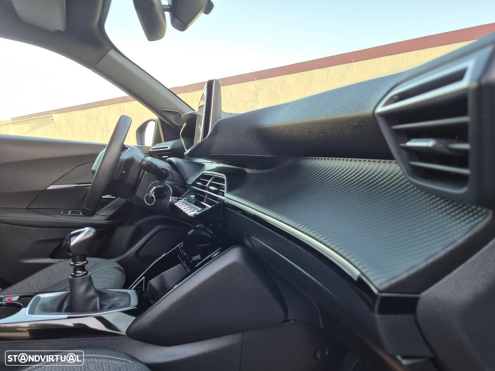 Peugeot 2008 1.2 PureTech Allure Pack - 42