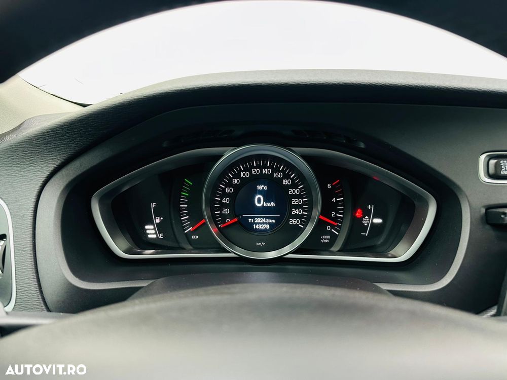 Volvo V40 - 22