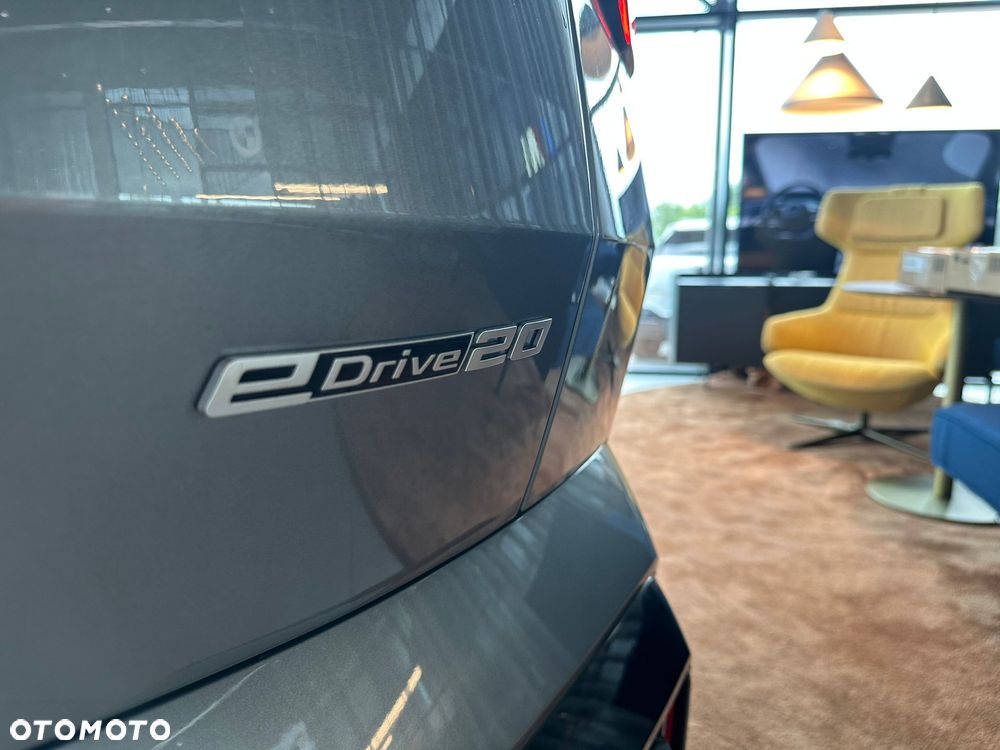 BMW iX2 eDrive20 66.5kWh M Sport Edition - 13
