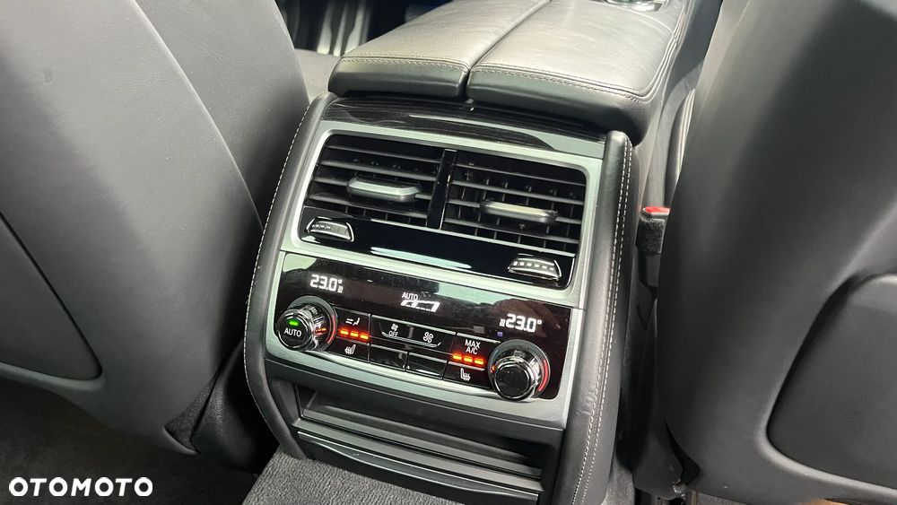 BMW Seria 7 740d xDrive - 32