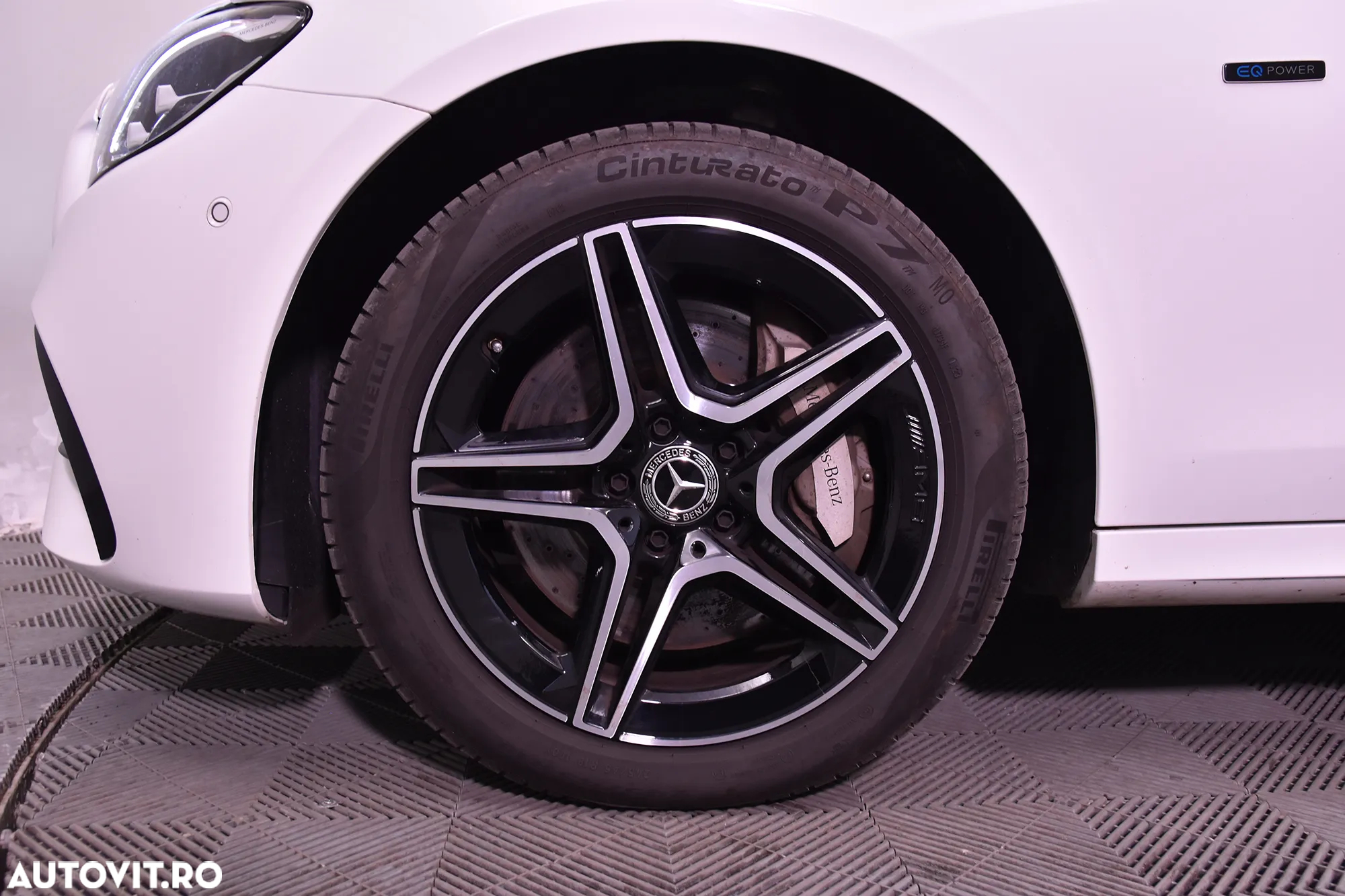Mercedes-Benz E 300 de 4Matic T 9G-TRONIC AMG Line - 13