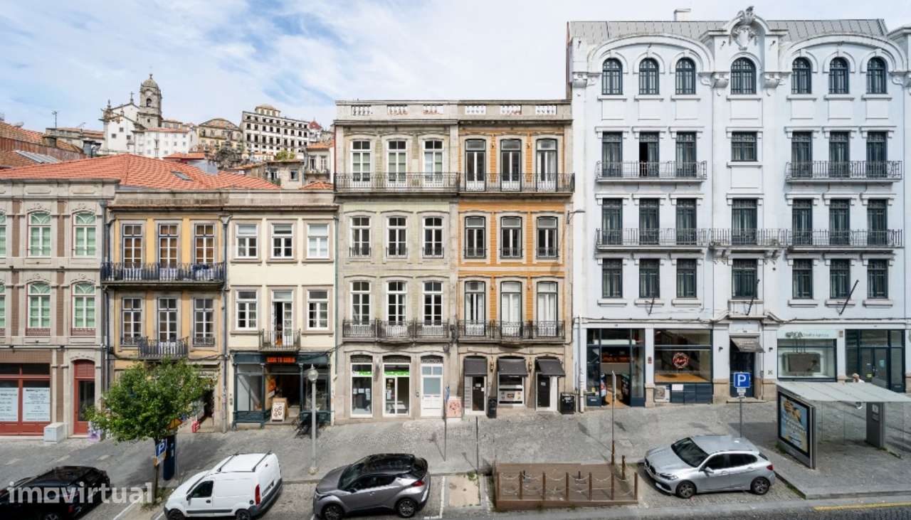 Apartamento T3 para venda na zona histórica do Porto - Grande imagem: 2/21