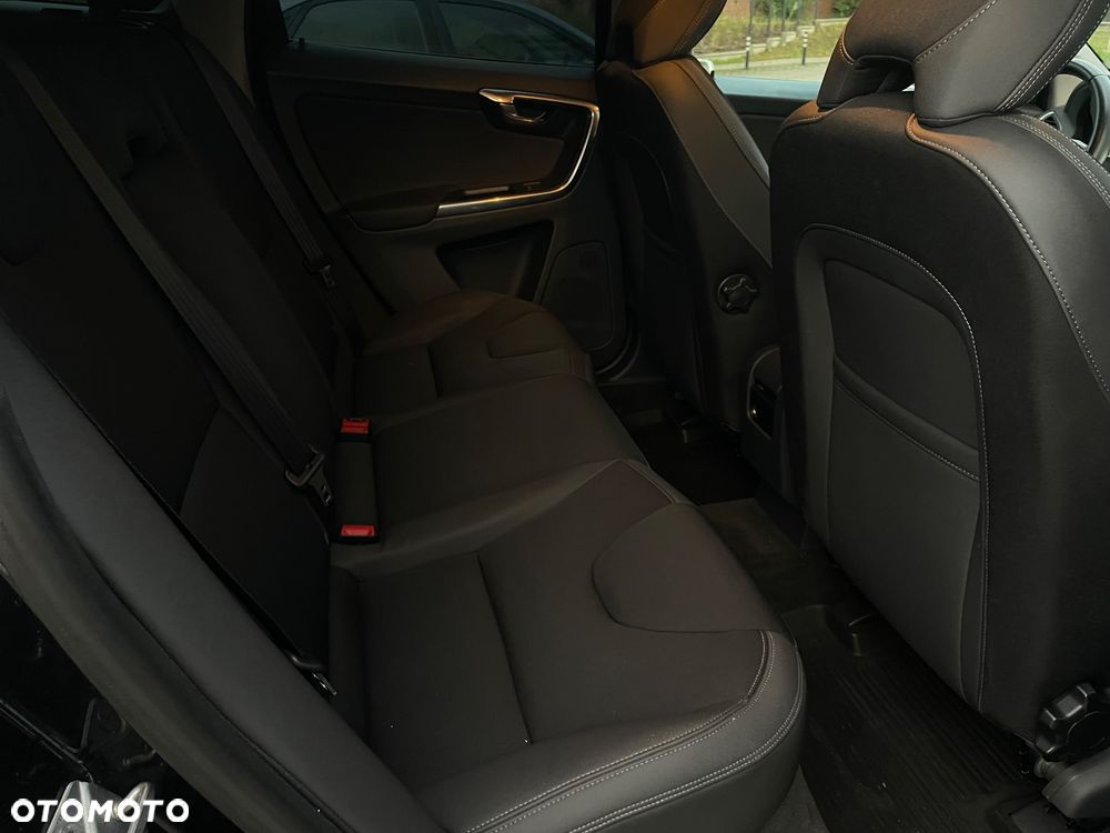 Volvo XC 60 D4 AWD Momentum - 25