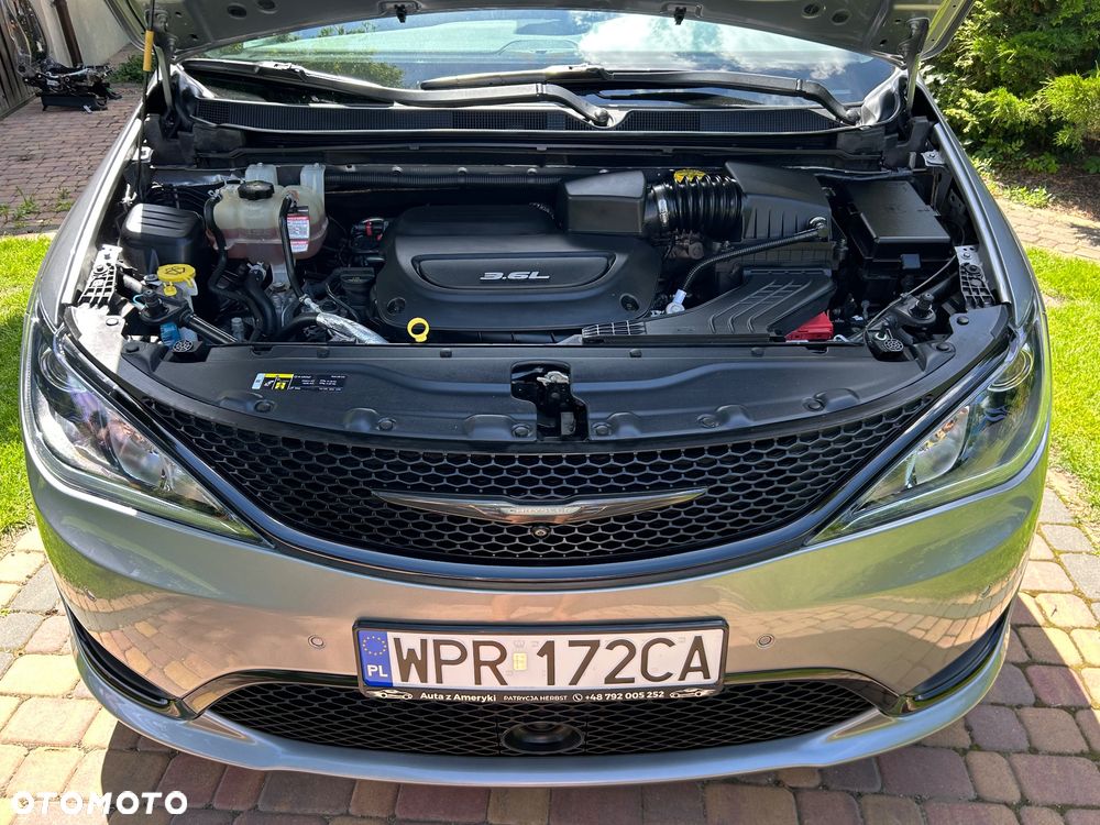 Chrysler Pacifica - 4