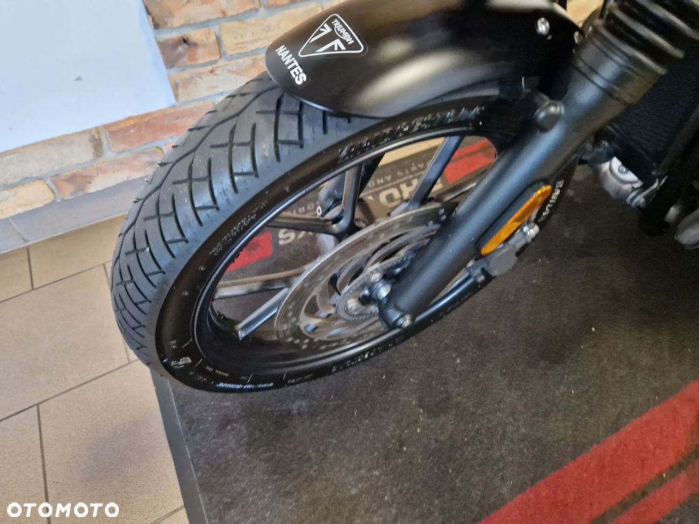 Triumph Street Twin - 22