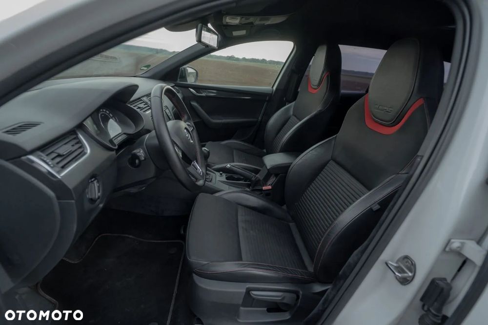 Skoda Octavia Combi 2.0 TDI (Green tec) RS - 27