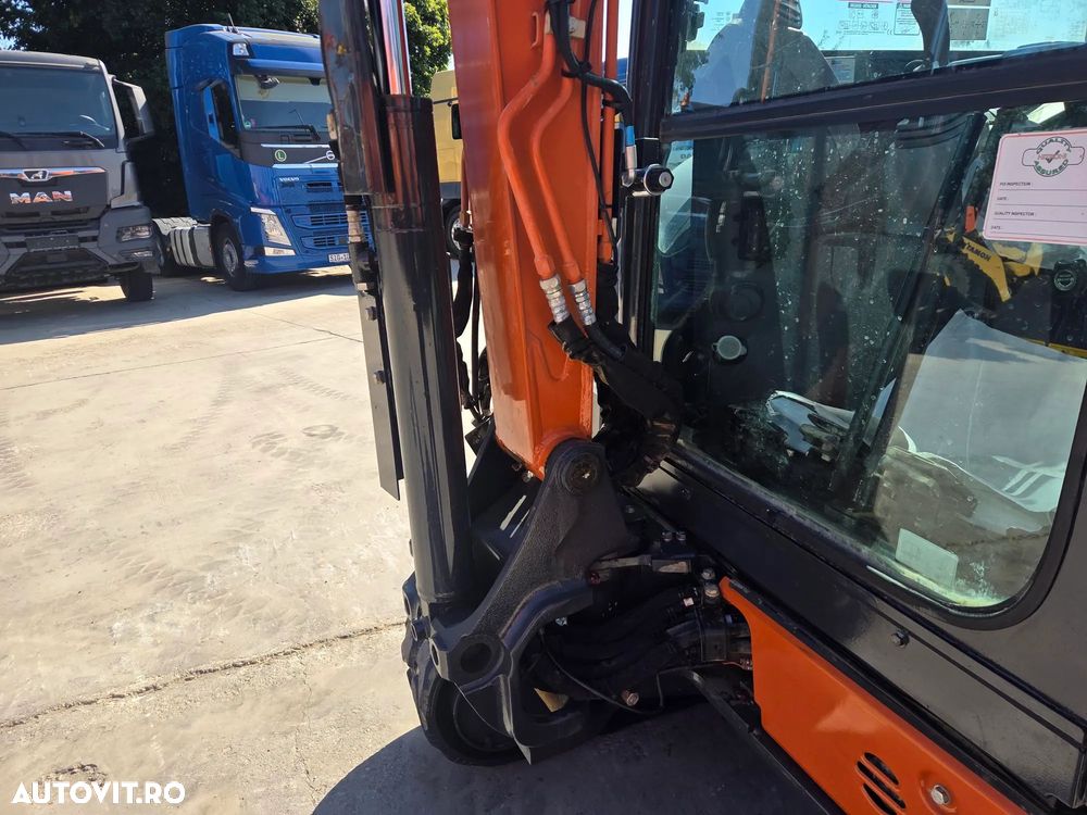 Hitachi 3,7 tone, Hitachi ZX33-6, 2023, 2.253h, CUPLA RAPIDA+3 cupe NOI, lama nivelare, inst picon pe brate, aer cond, antifurt, latime 1,55m, ad sapare, 3,5m, ridica 2,8t, posibilitate leasing 4 ani, senile 90% ok, PROMOTIE 36.900 EUR+Tva - 24