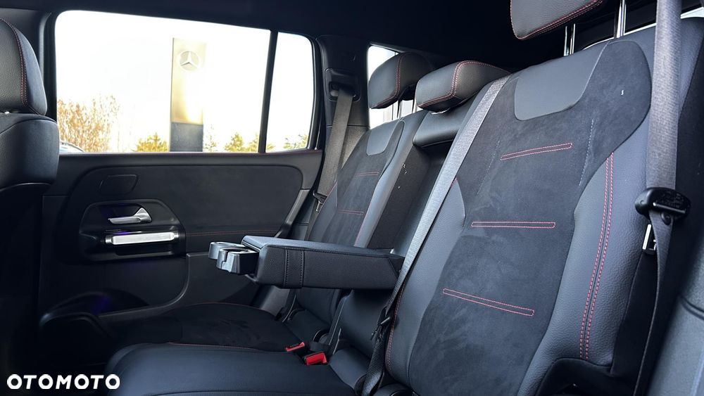 Mercedes-Benz GLB - 13