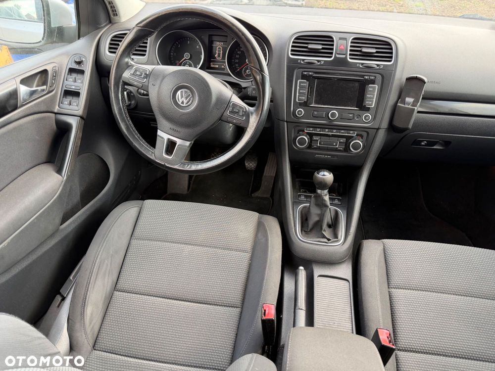 Volkswagen Golf - 6