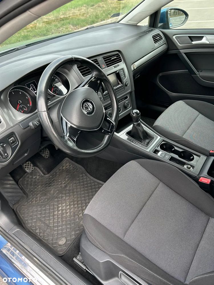 Volkswagen Golf - 6