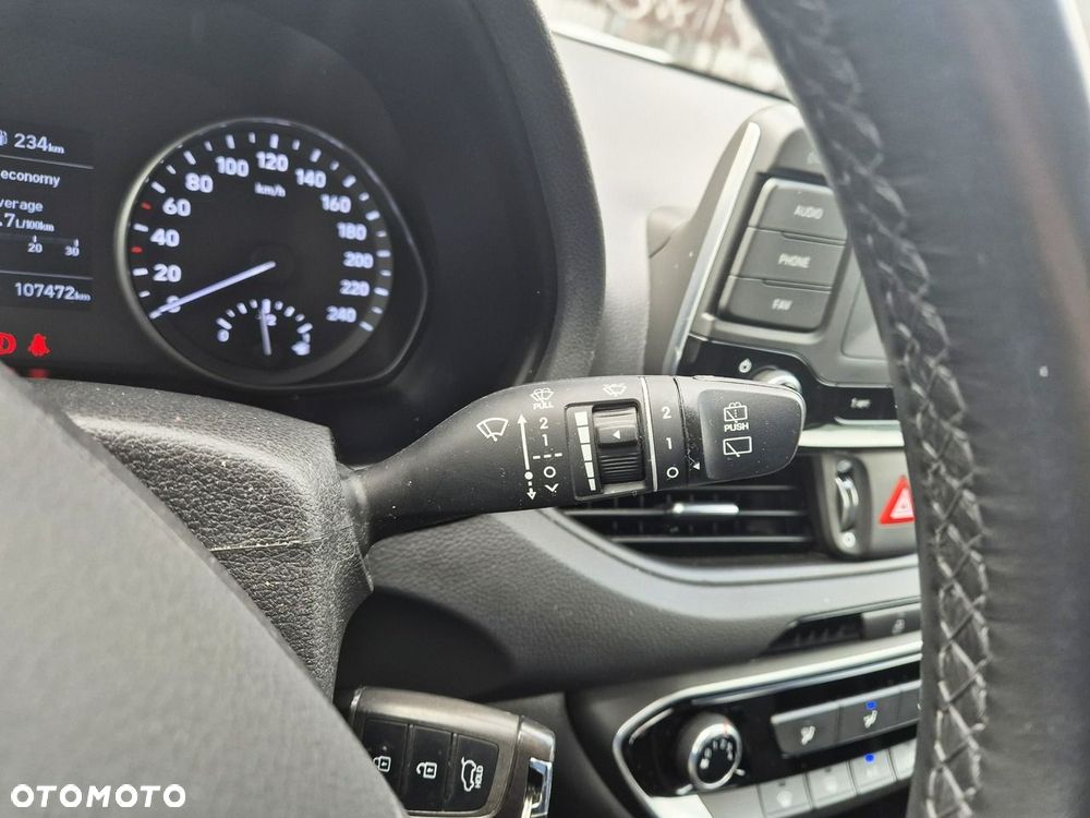 Hyundai i30 1.5 DPI Classic + - 28