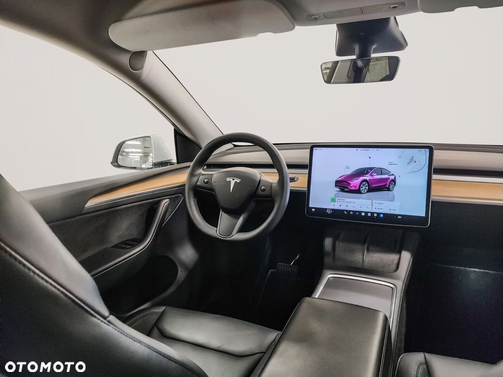 Tesla Model Y Long Range AWD - 9
