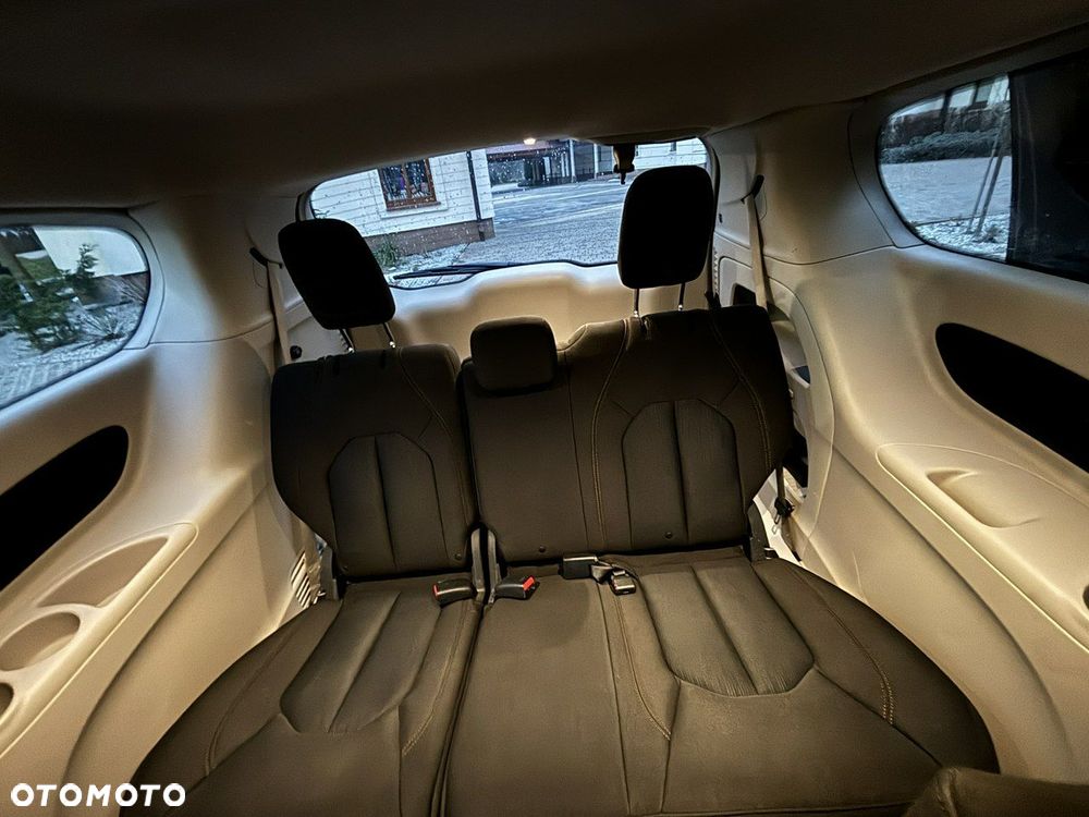 Chrysler Pacifica - 24