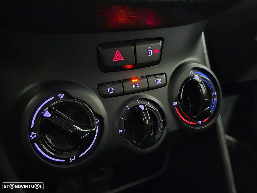 Peugeot 2008 1.2 PureTech Style - 17