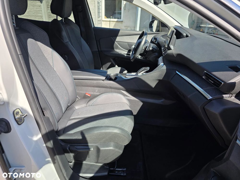 Peugeot 3008 1.6 PureTech Hybrid PHEV Allure Pack S&S EAT8 - 24