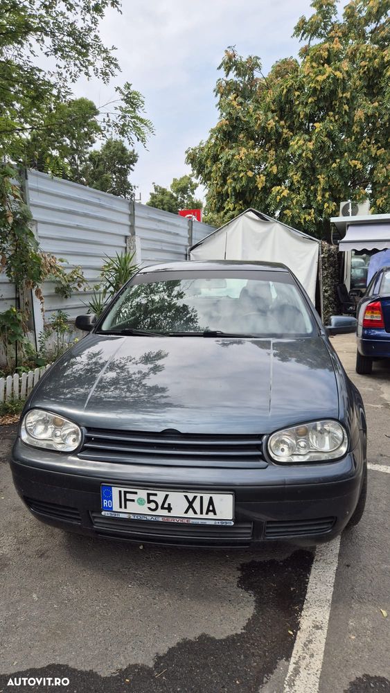 Volkswagen Golf - 1