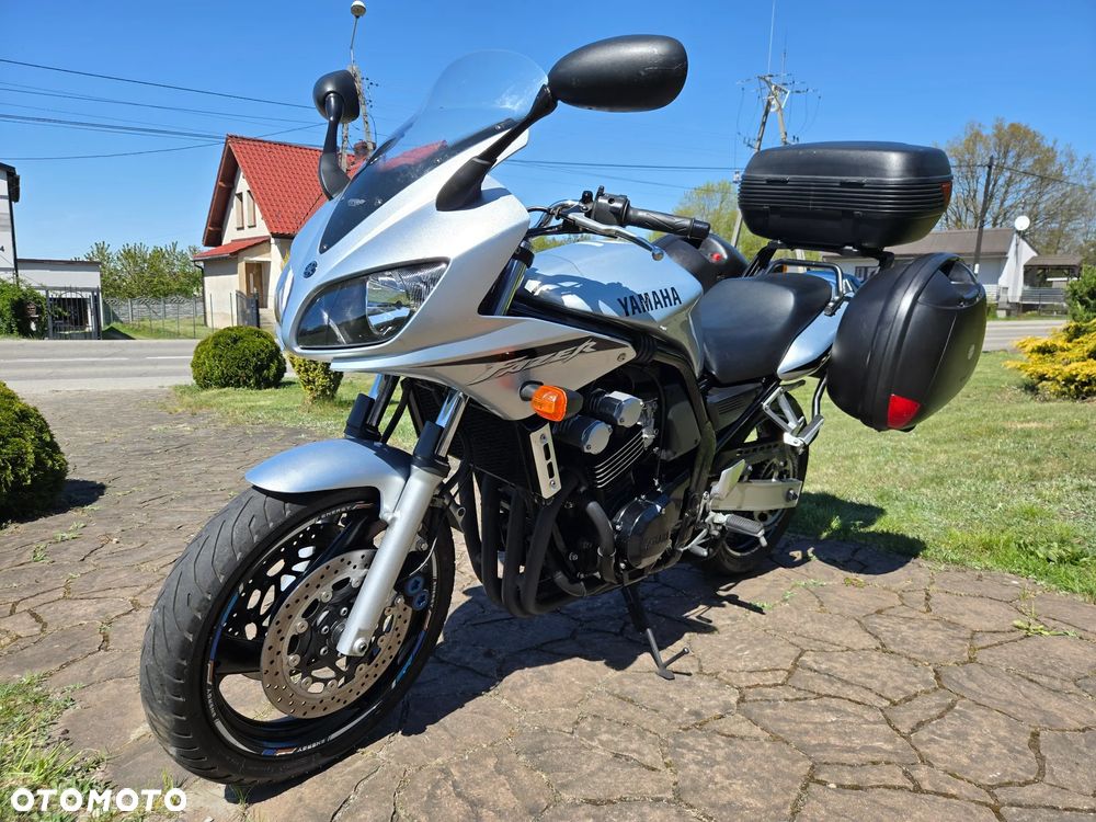 Yamaha FZS - 4