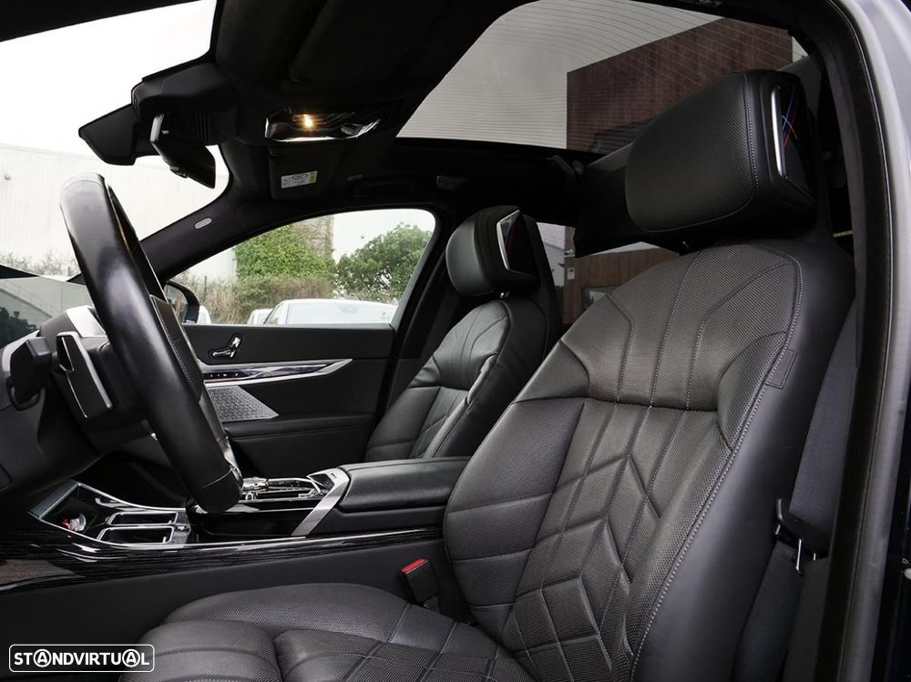 BMW i7 xDrive60 - 26