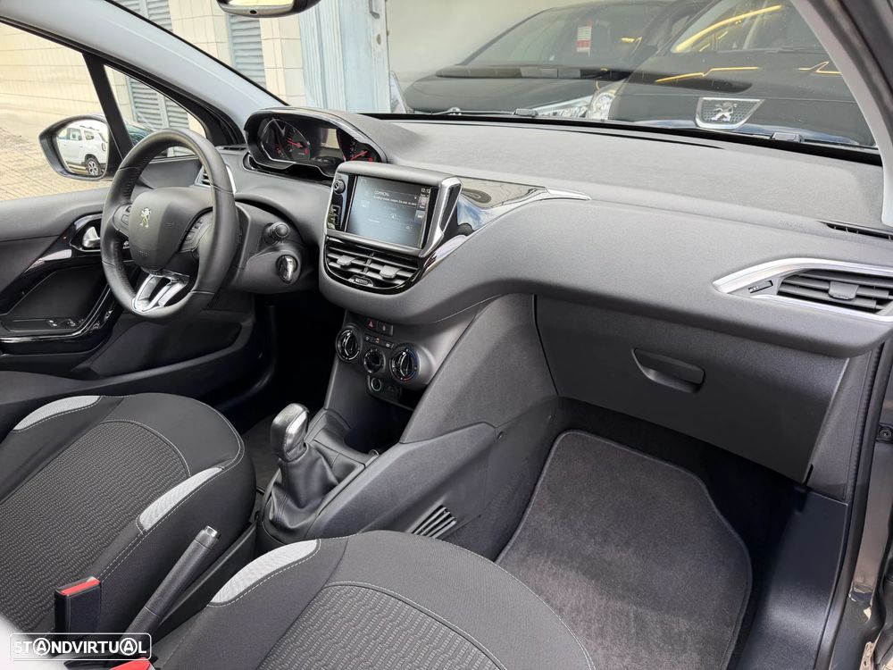 Peugeot 208 1.4 HDi SE Style - 17
