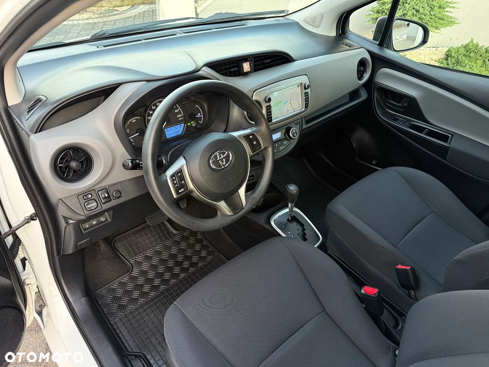 Toyota Yaris Hybrid 100 Active - 16