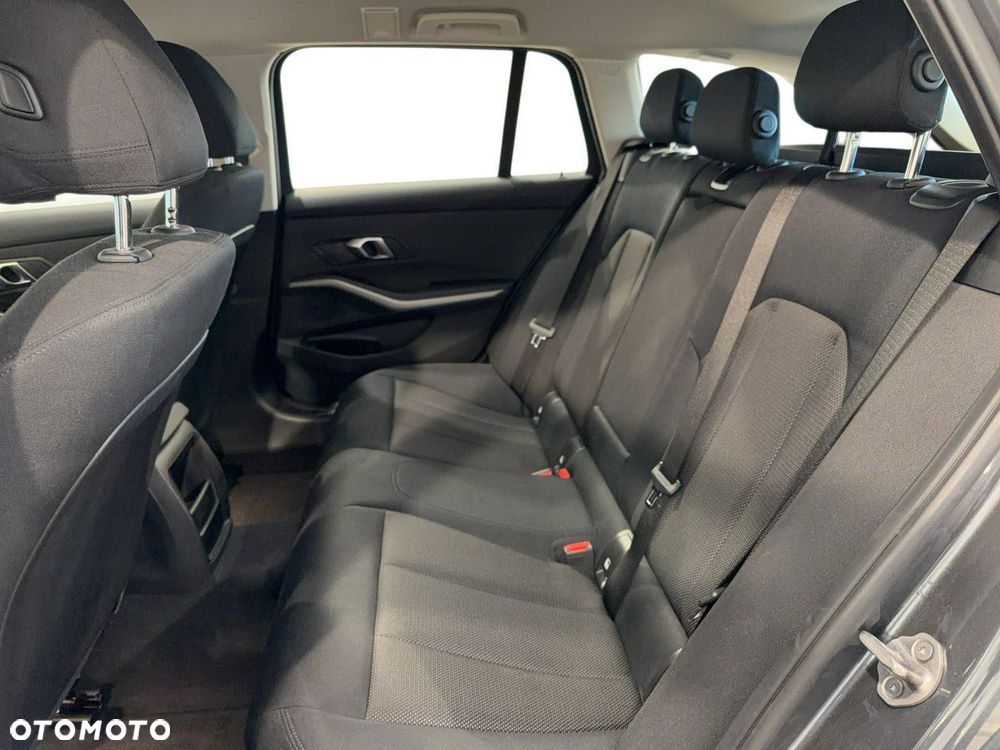 BMW Seria 3 318i - 10