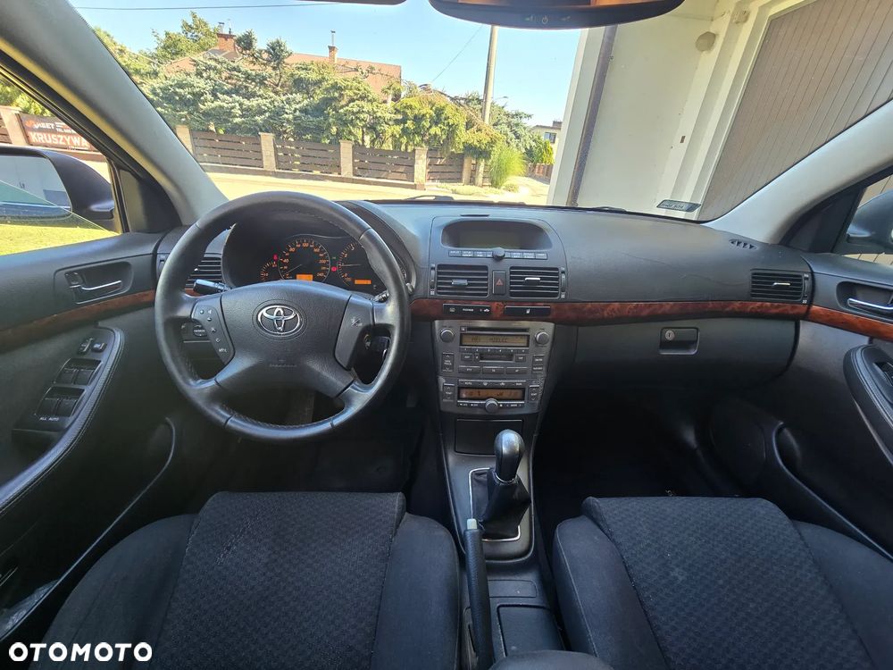 Toyota Avensis - 9