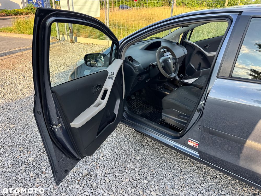 Toyota Yaris - 23