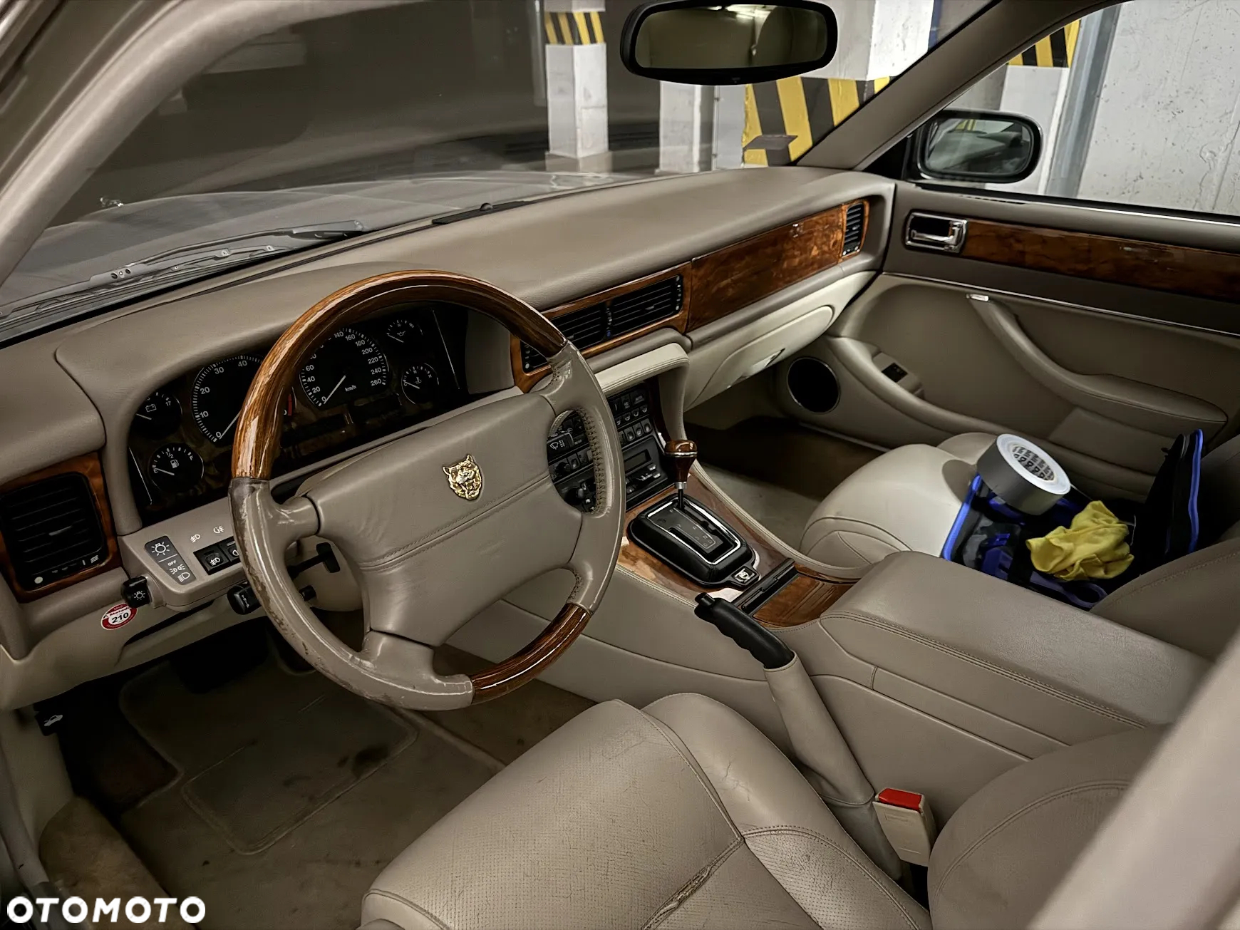 Jaguar XJ - 7